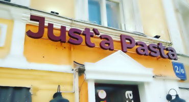 Объемные буквы из нержавеющей стали для ресторана Just’a Pasta на Солянке